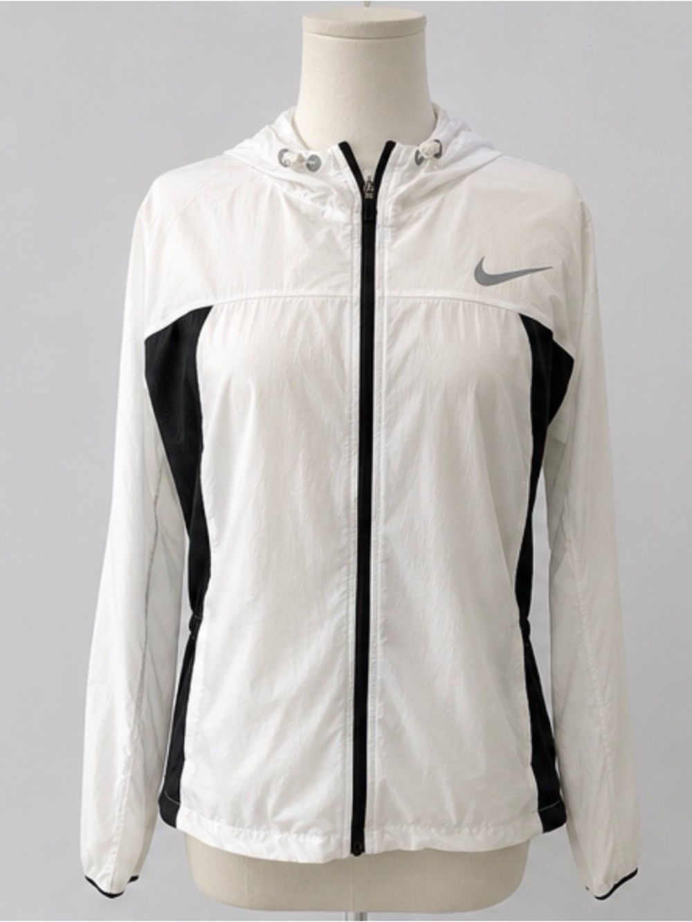 Nike White & Black Lightweight Hooded Running Windbreaker Jacket Women’s Medium